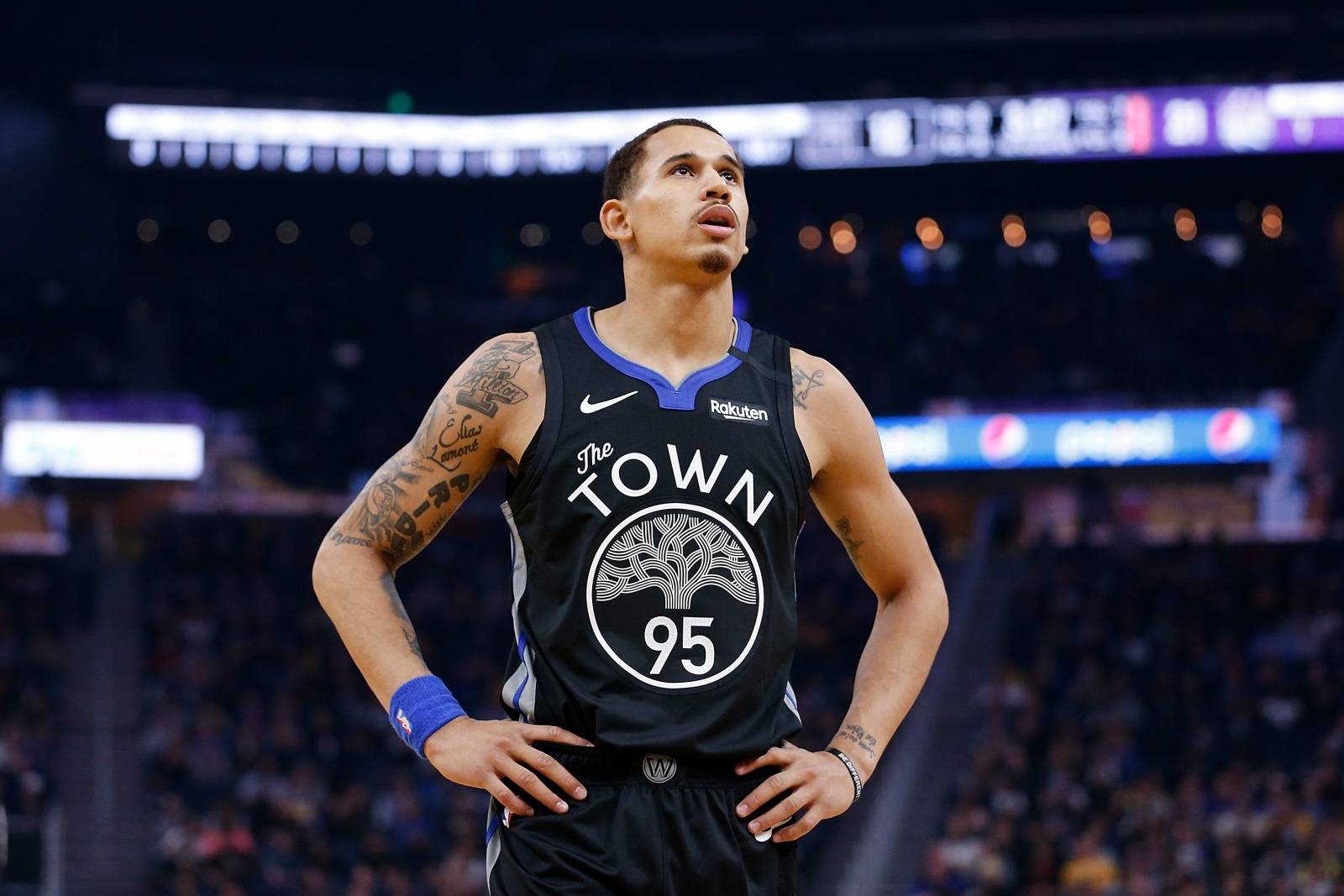 表现突出 表现突出